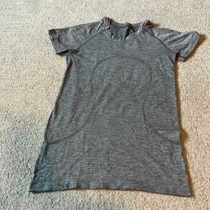 swiftly tech short sleeve shirt 2.0 in size 6